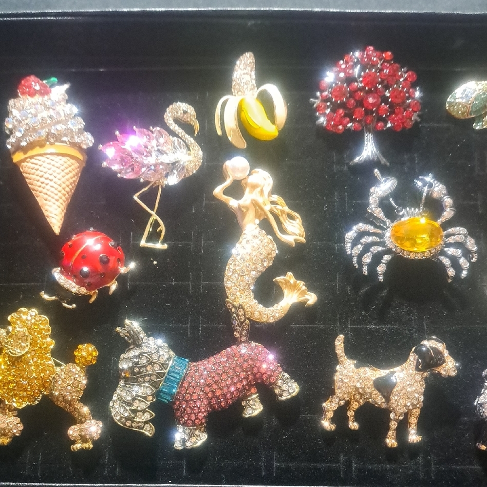 Elegant Gold and Silver Brooches - Picture 3 of 11